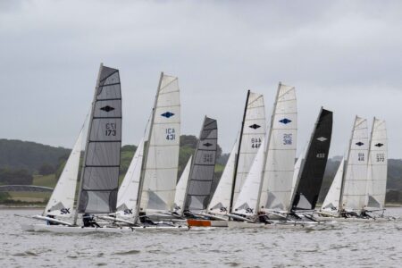 Hurricane Open, Start line, pin, 25 boat fleet, Race 1, Sunday, starting leg 1,